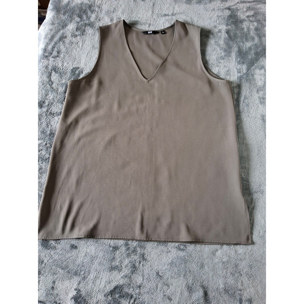 Uniqlo Womens V-Neck Sleeveless Blouse Taupe Brown‎ Shell Top Size M